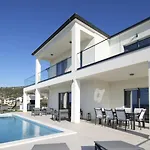 Infinity View By Guide Villa